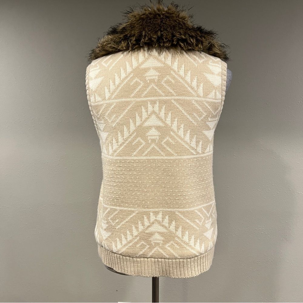 Women's Cream Sweater Vest with Faux Fur Collar size medium - Picture 8 of 14